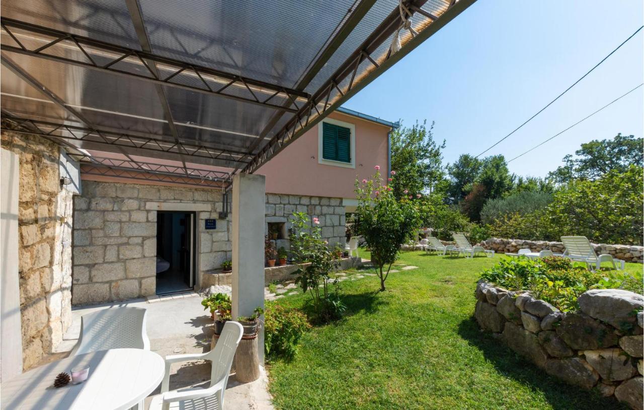Lovely Apartment In Omis With Kitchen Kültér fotó