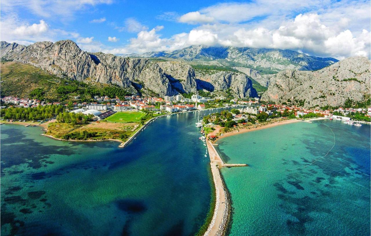 Lovely Apartment In Omis With Kitchen Kültér fotó