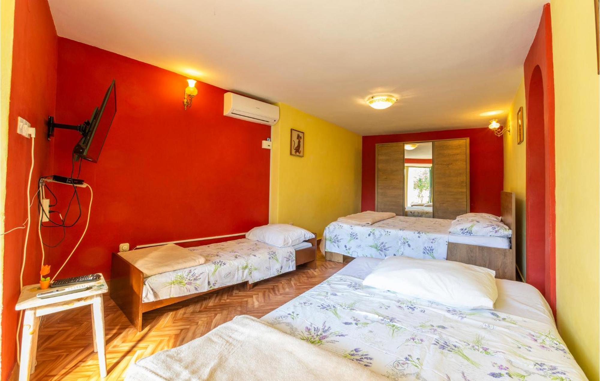 Lovely Apartment In Omis With Kitchen Kültér fotó