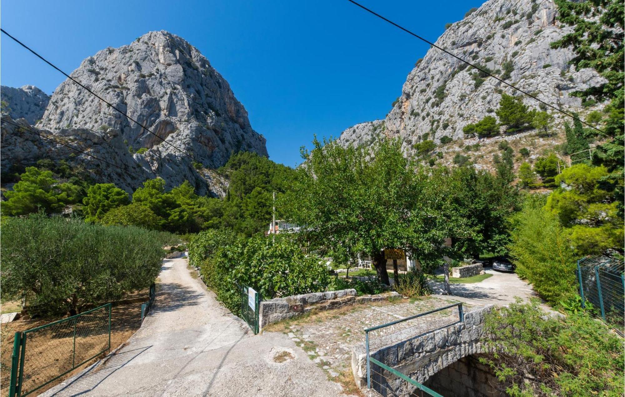 Lovely Apartment In Omis With Kitchen Kültér fotó