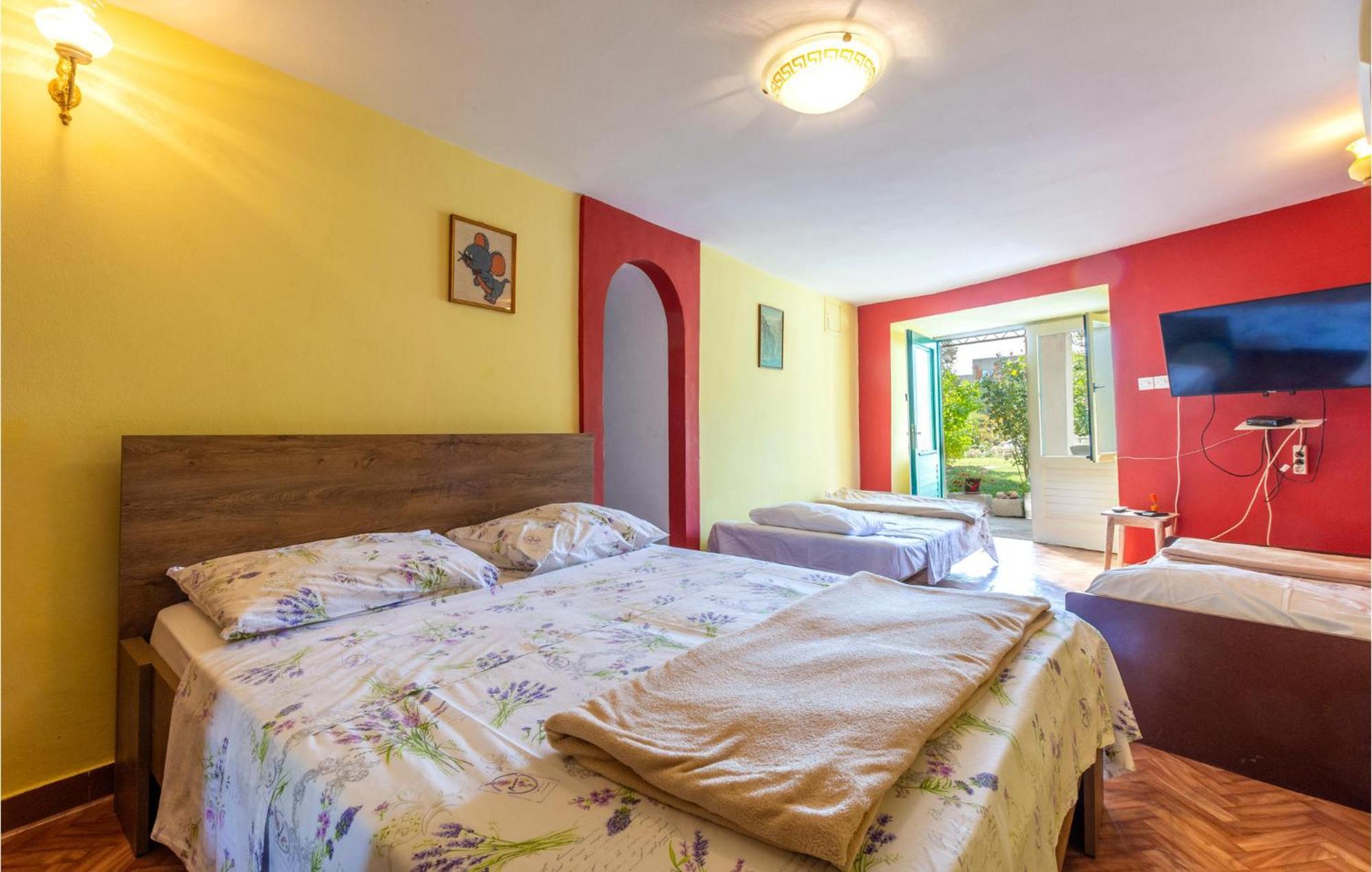 Lovely Apartment In Omis With Kitchen Kültér fotó