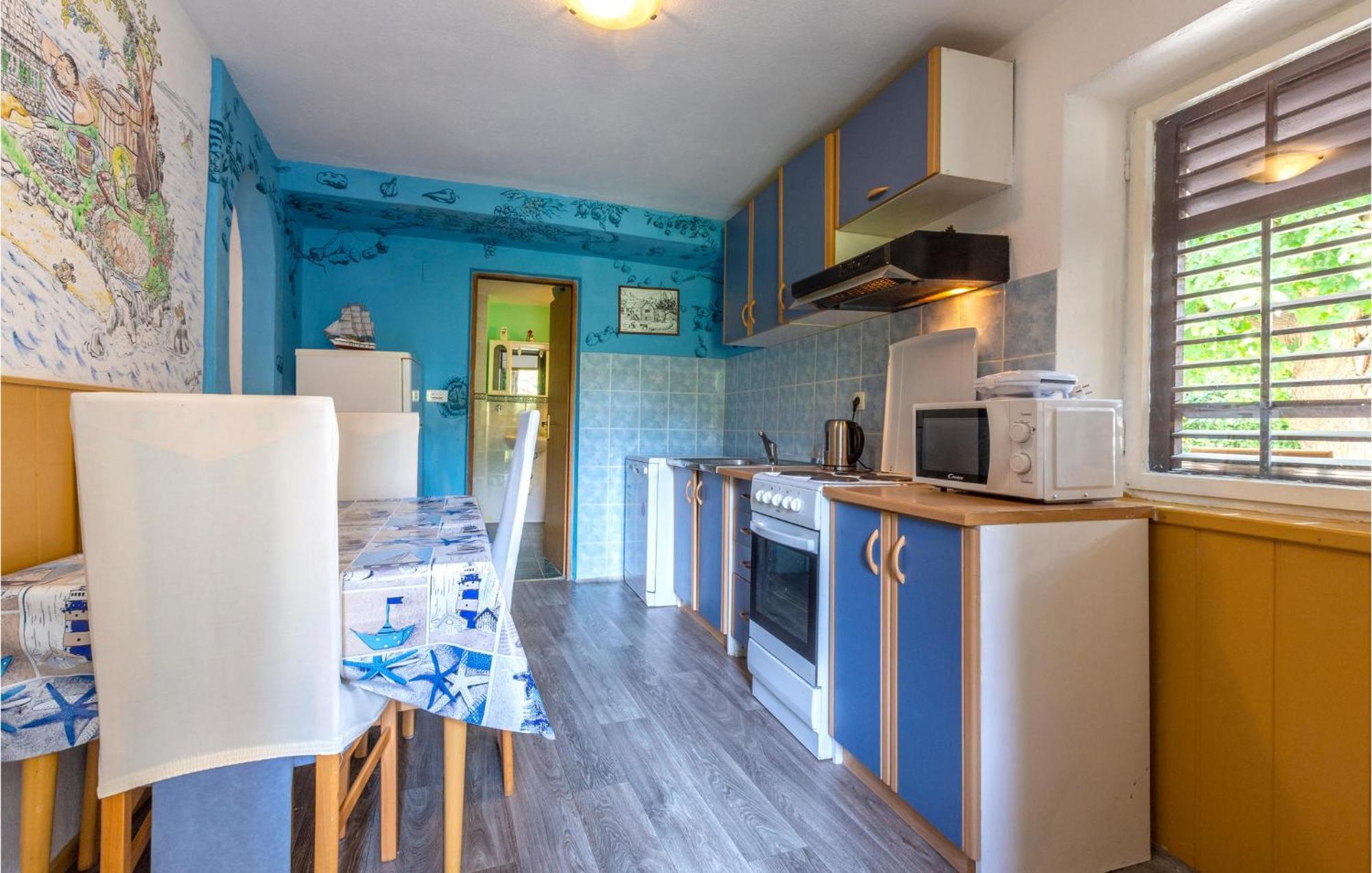 Lovely Apartment In Omis With Kitchen Kültér fotó