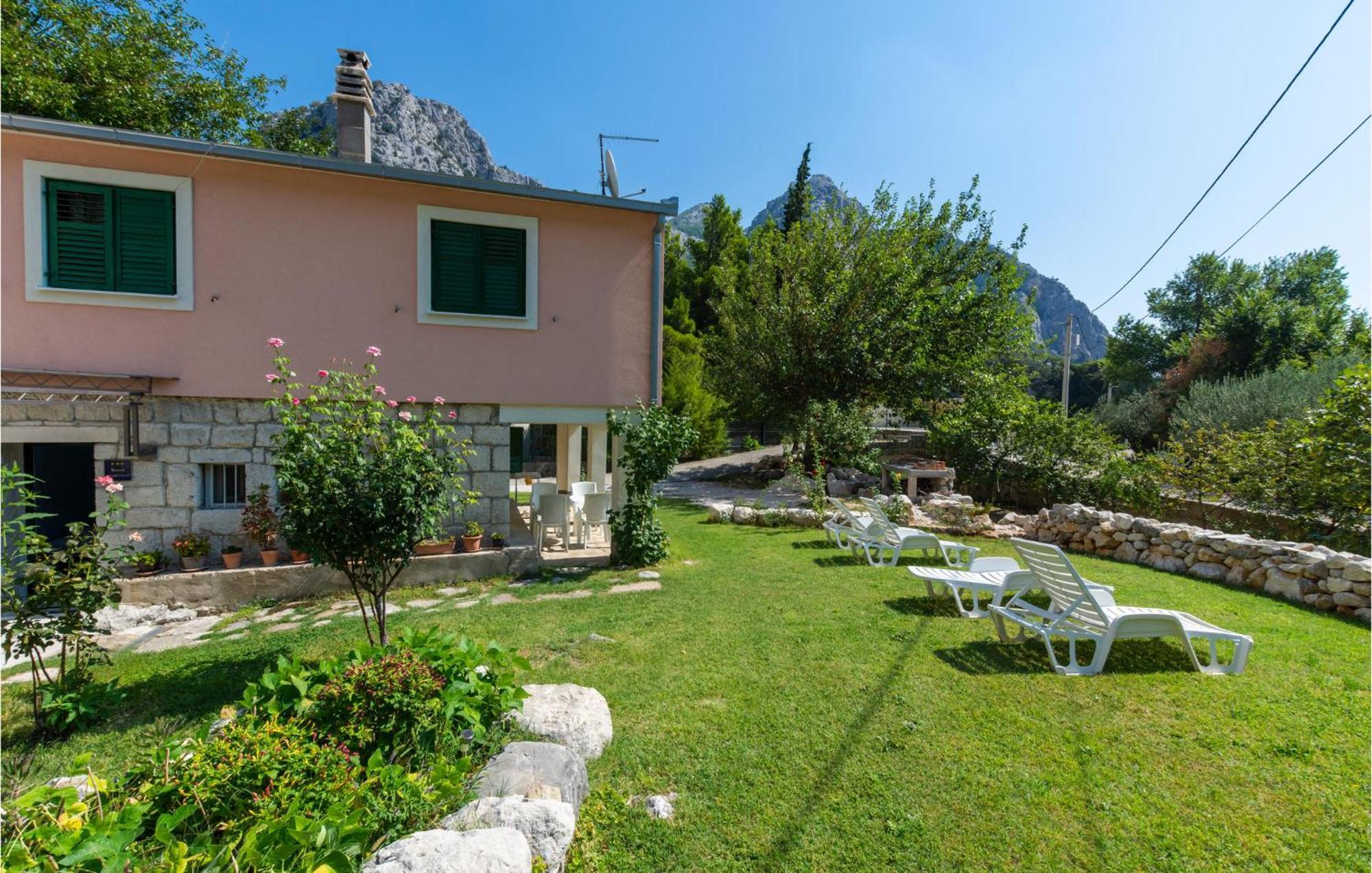 Lovely Apartment In Omis With Kitchen Kültér fotó