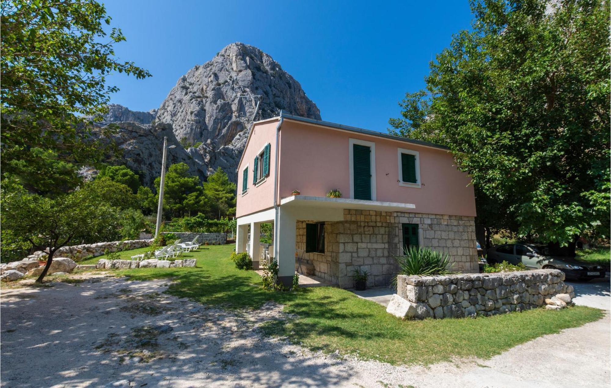 Lovely Apartment In Omis With Kitchen Kültér fotó
