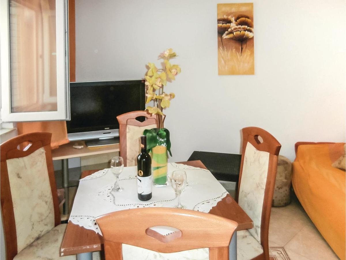 Lovely Apartment In Omis With Kitchen Kültér fotó