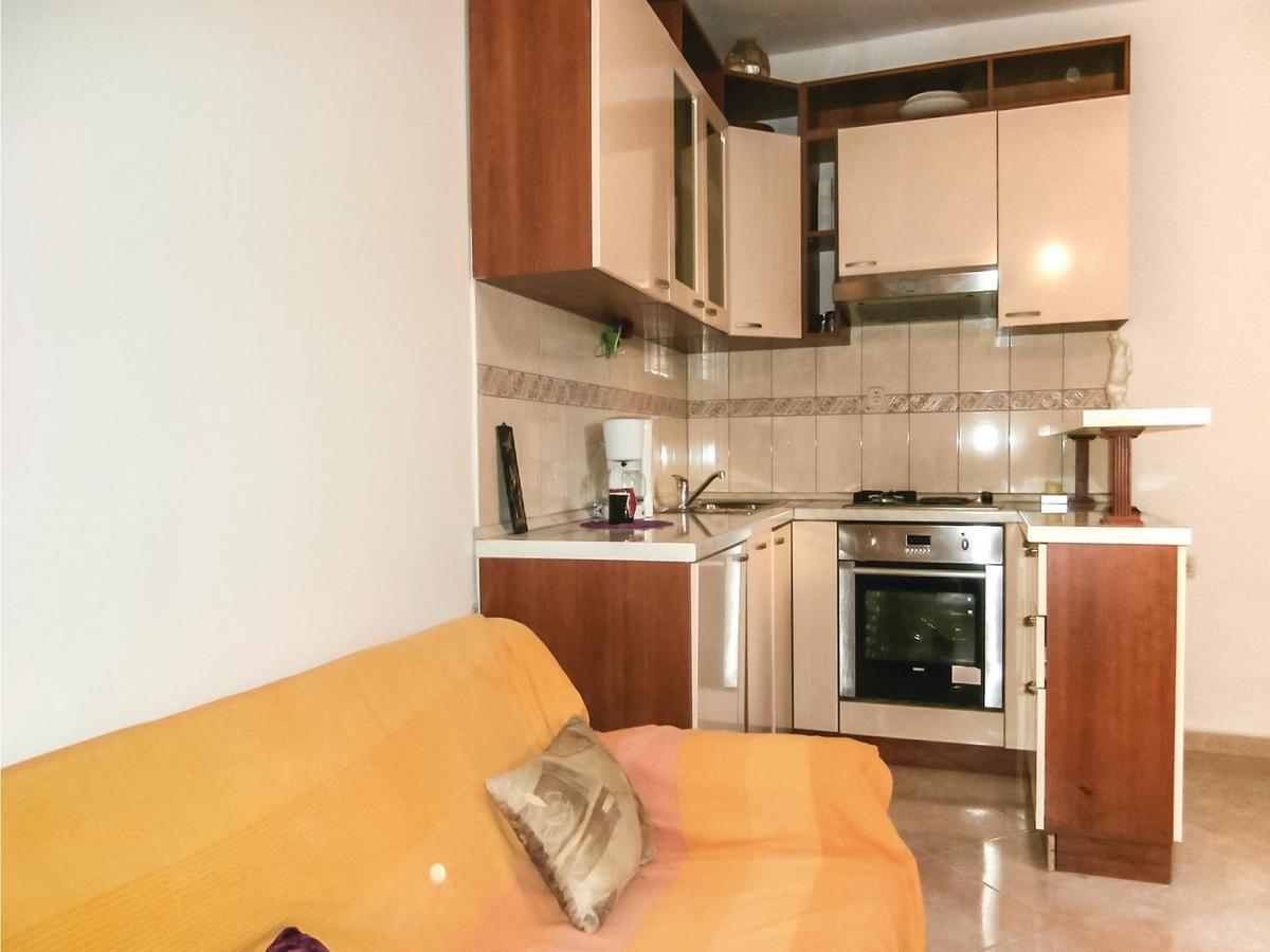Lovely Apartment In Omis With Kitchen Kültér fotó