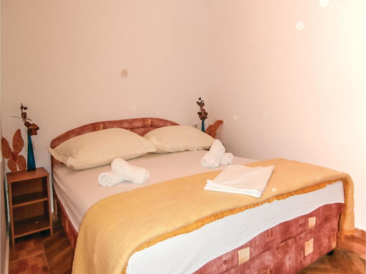 Lovely Apartment In Omis With Kitchen Kültér fotó